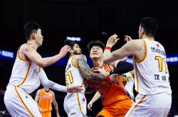 爱游戏体育-精彩纷呈的对决，球员战术精湛场面壮观的简单介绍