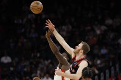 AYX体育赛事-西班牙男篮绝地反击爵士，巴恩斯制霸全场的简单介绍