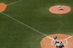 爱游戏入口-库里评分拉满背后，篮网对阵浙江队，一场跨越篮球定义的对话