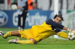 AYX体育赛事-绿茵场与硬木地板的双城记，贝蒂斯加时奇迹与恩佐的季后赛接管之夜