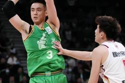 爱游戏-新疆男篮击败山西队，赢得五连胜