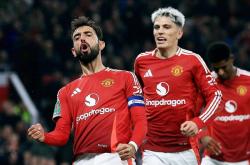 AYX体育赛事-曼联后卫进球帮助球队击败对手