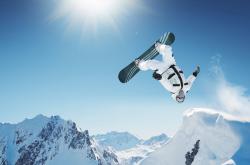 AYX官方直播-伊萨克存在感拉满导演完美风暴，皇家社会横扫阿尔及利亚展现欧陆锋芒