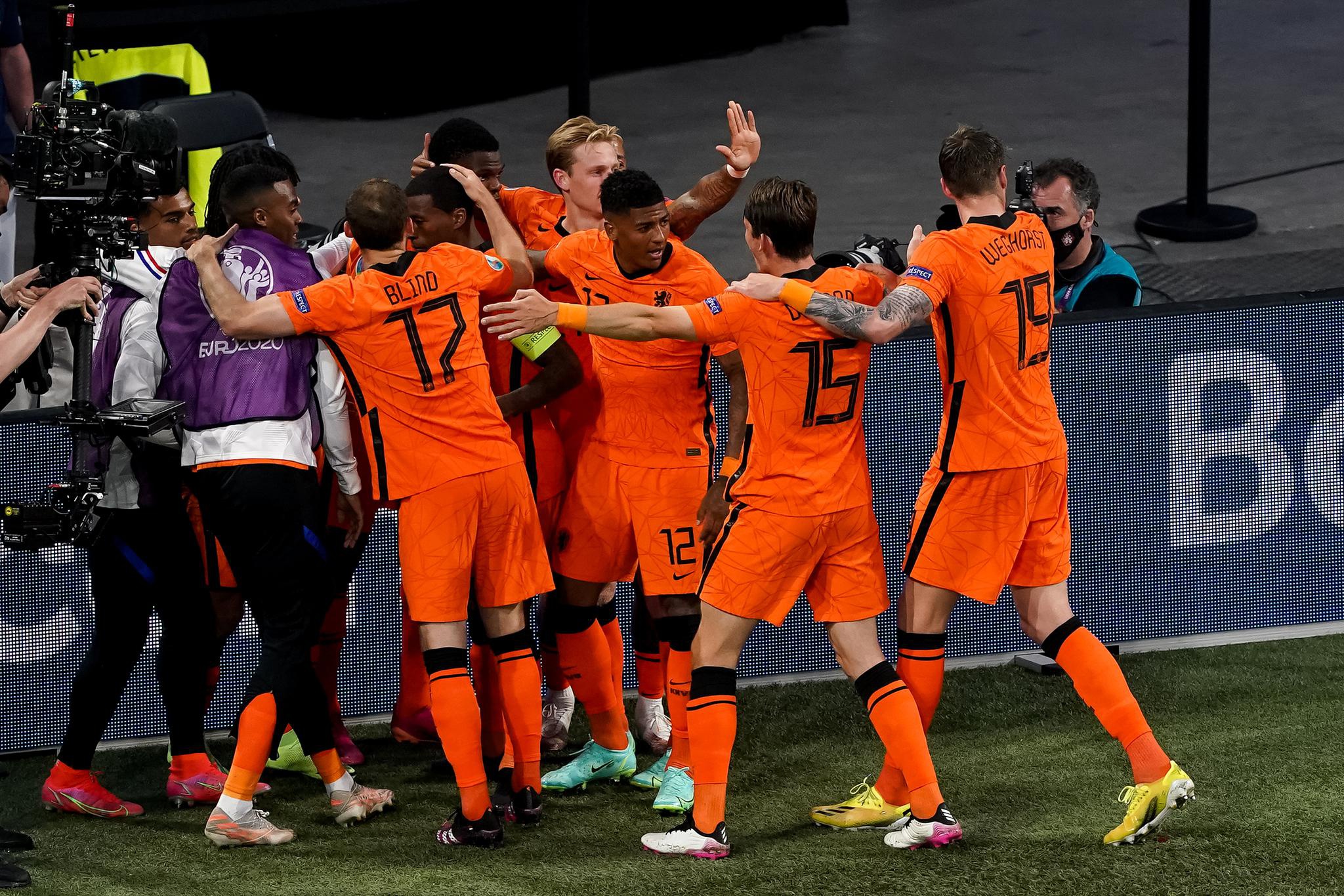 荷兰队挑战马其顿队，双方实力互见