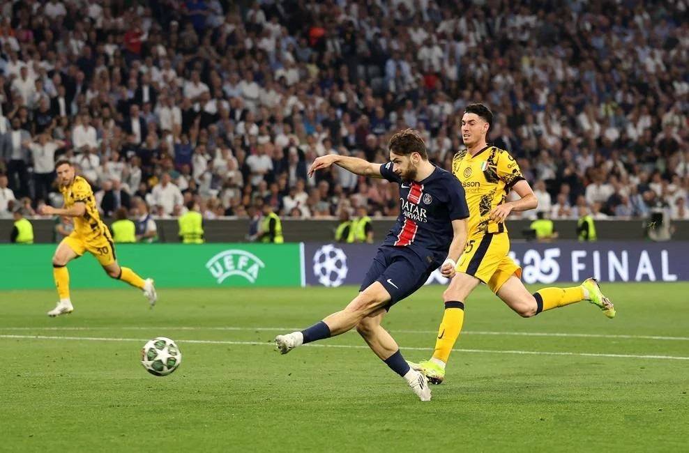 意甲赛场上球员们的拼搏精神 意甲赛场上球员们的拼搏精神