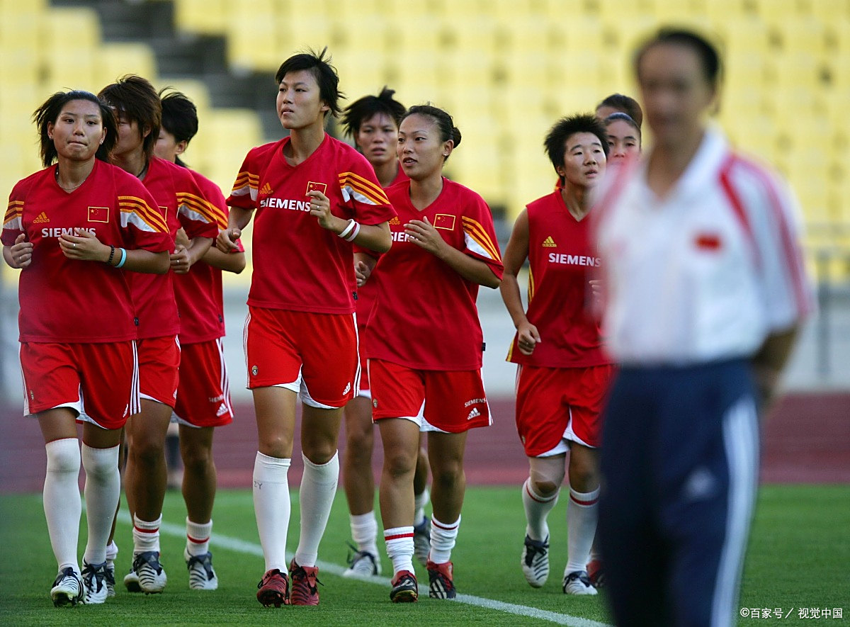 女足全队掀起热潮，领先对手