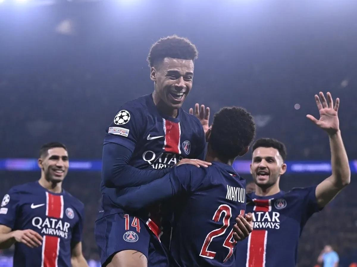 关于法国队险胜，错失好局面对弱旅的信息