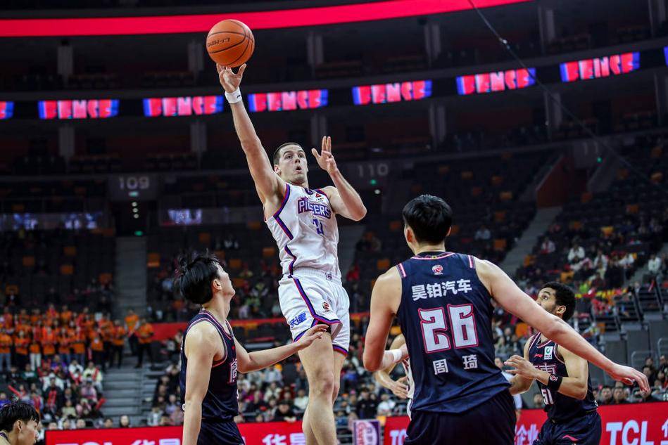 黑龙江队豪取四连胜,排名直追前茅 黑龙江队豪取四连胜,排名直追前茅