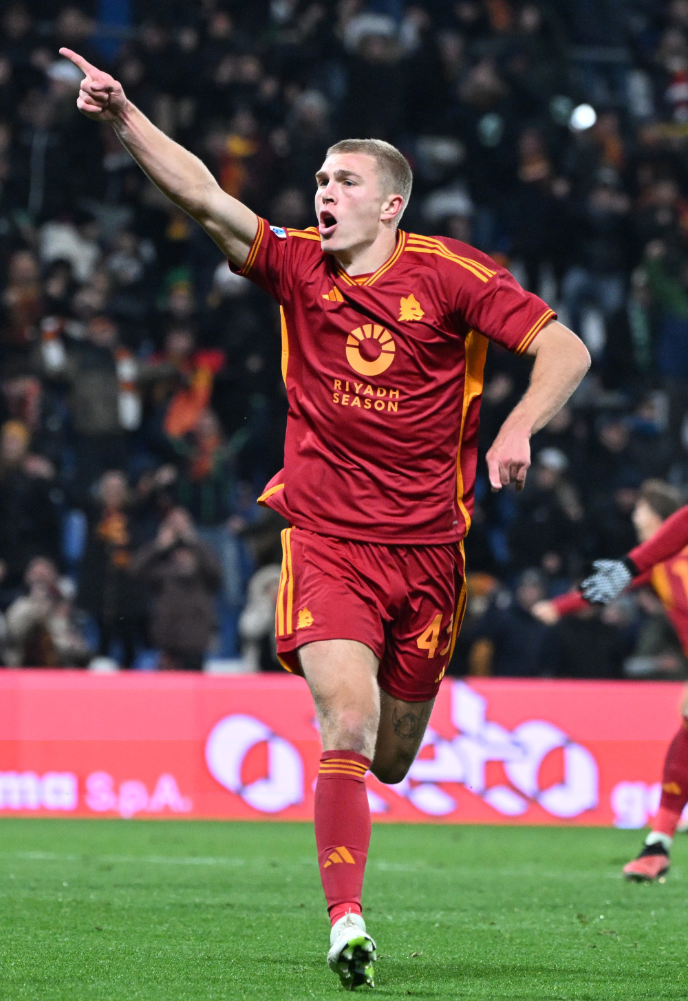 包含萨索洛球员当选最佳，表现受到认可的词条