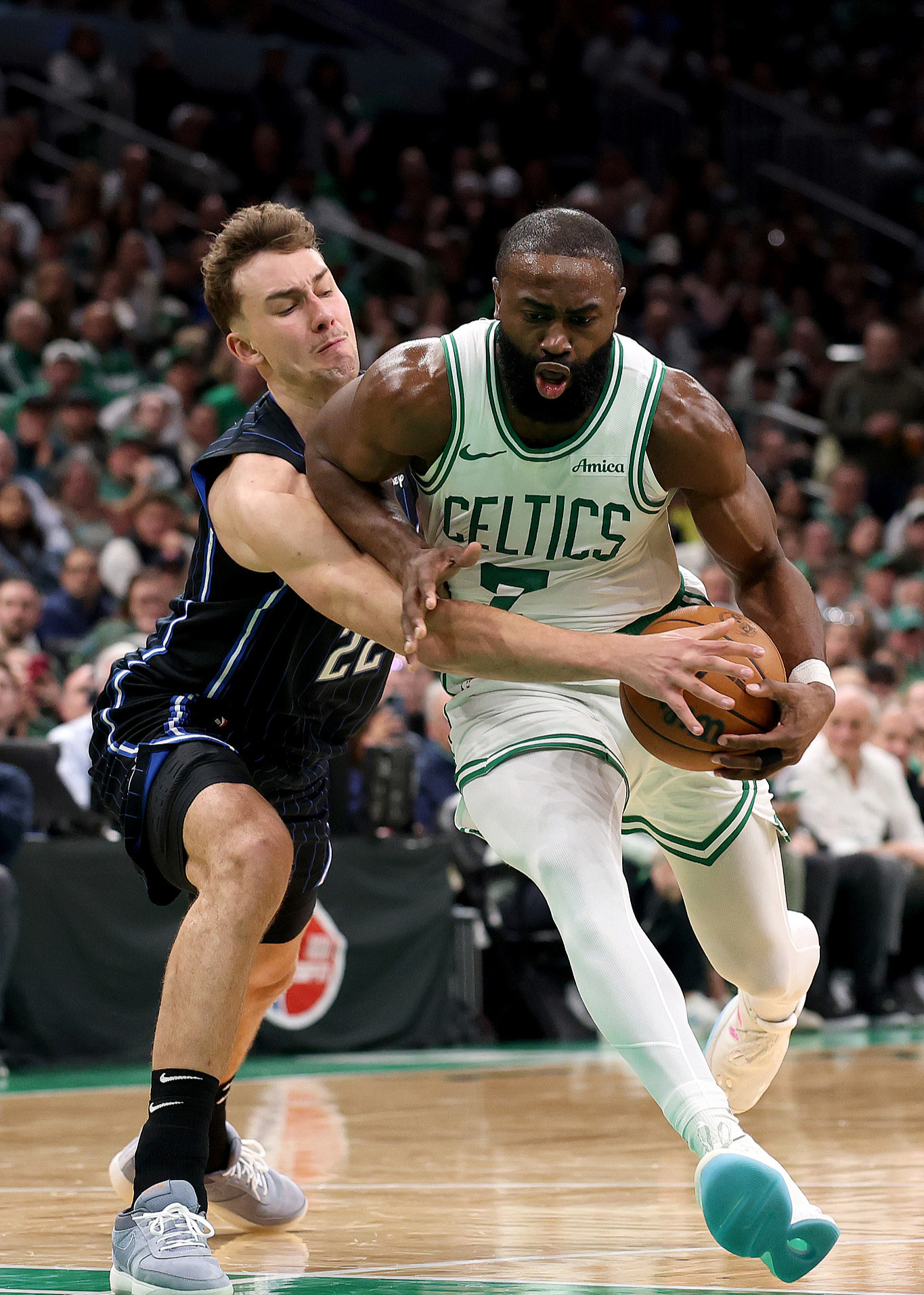 美国男篮完胜凯尔特人B队，詹姆斯关键制胜