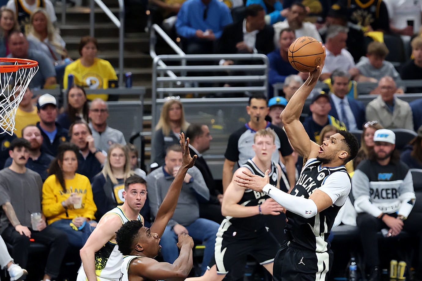 湖人翻盘雄鹿，卡鲁索制霸全场