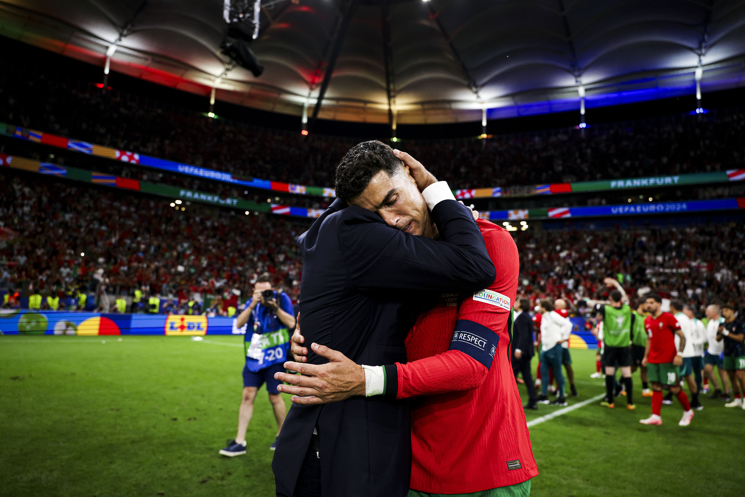 包含葡萄牙队横扫法国队，张本智和状态火热的词条