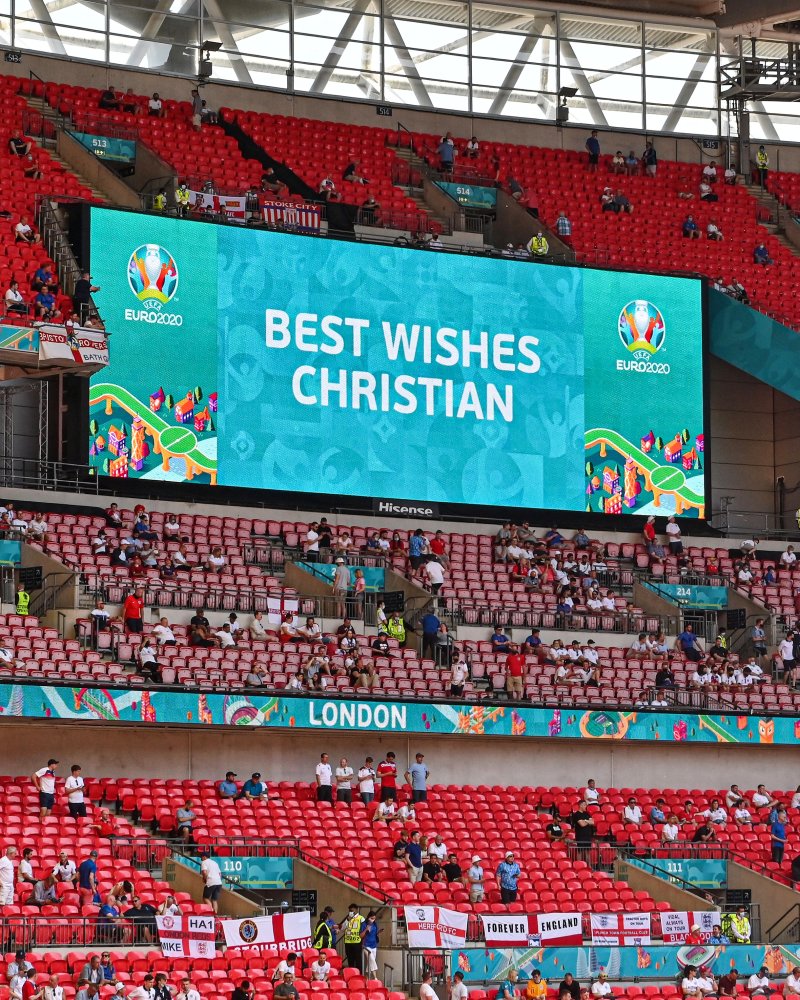 欧洲之夏:球场上演传奇一战的简单介绍 欧洲之夏:球场上演传奇一战的简单介绍