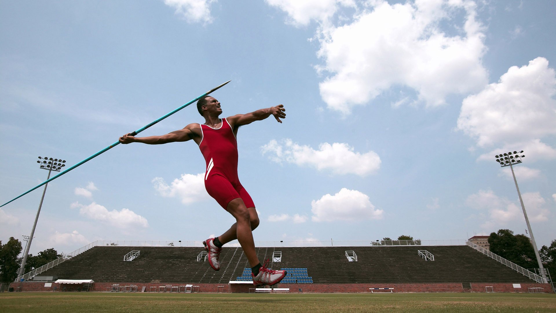 皮克攻防两端统治全场,喀麦隆强压莱比锡红牛