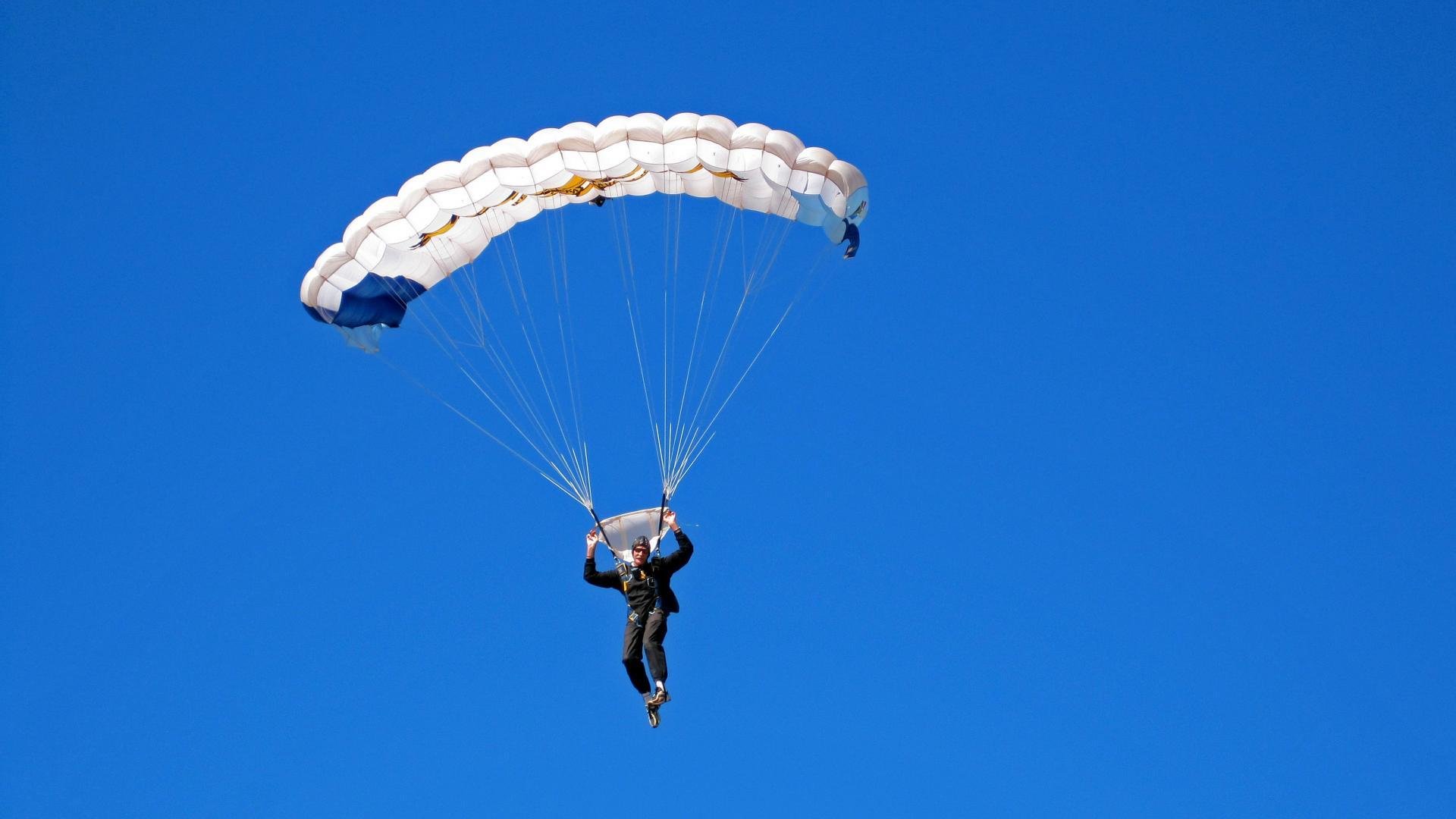 新星崛起，格局重塑，皮亚斯特里领衔威廉姆斯完胜哈斯，揭示F1技术博弈新篇章