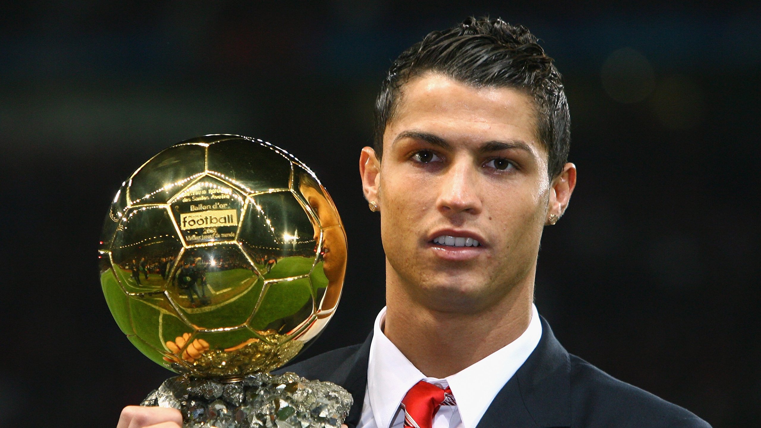 红魔铁血续写欧战传奇，奥斯梅恩一剑封喉，曼联连续得分压制希腊劲旅